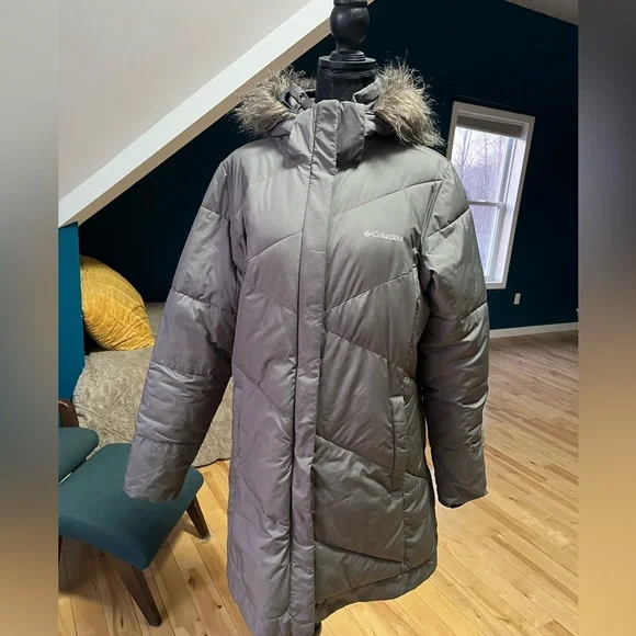 Women’s Columbia long jacket Size L removable fur - Picture 2 of 9